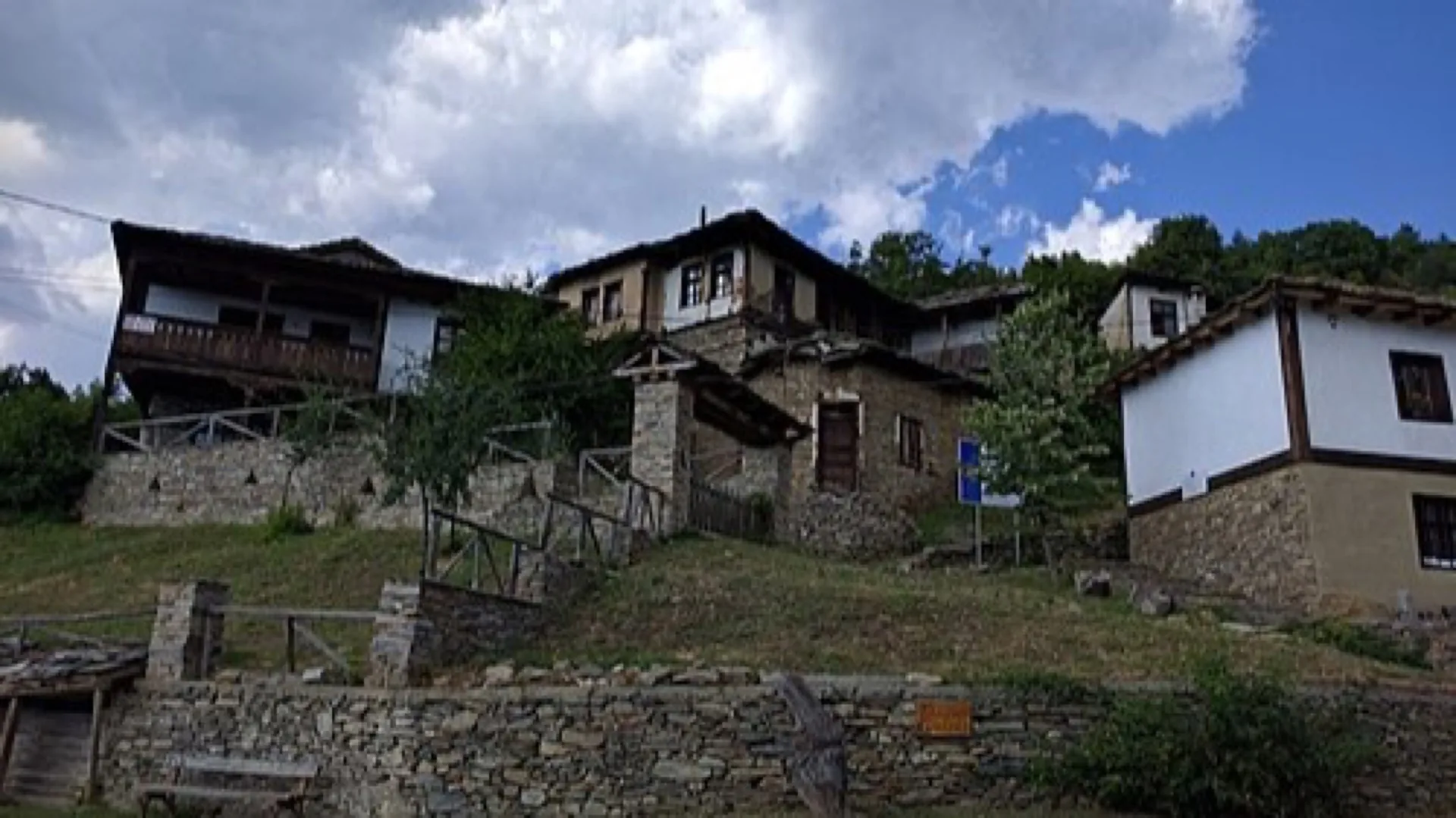 Leshten Village