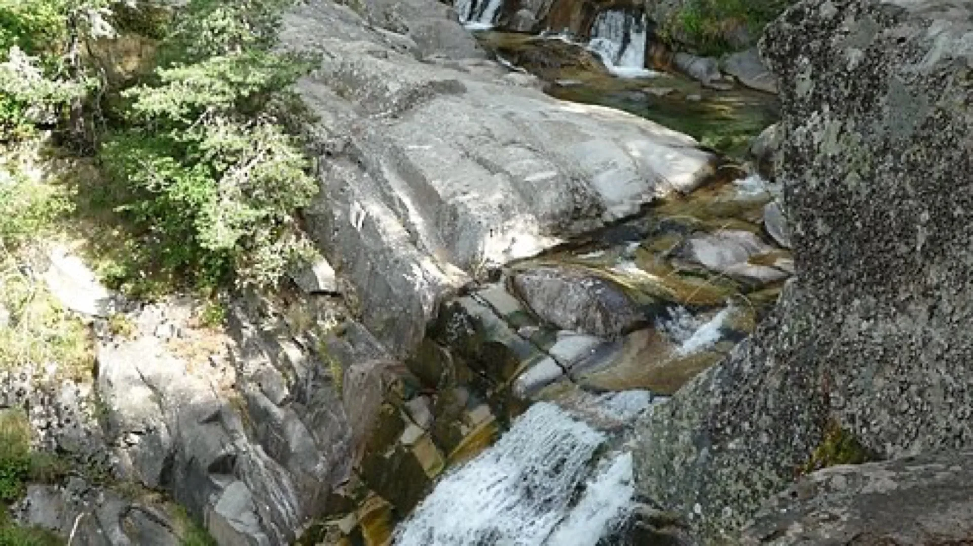 Popinolashki Waterfall