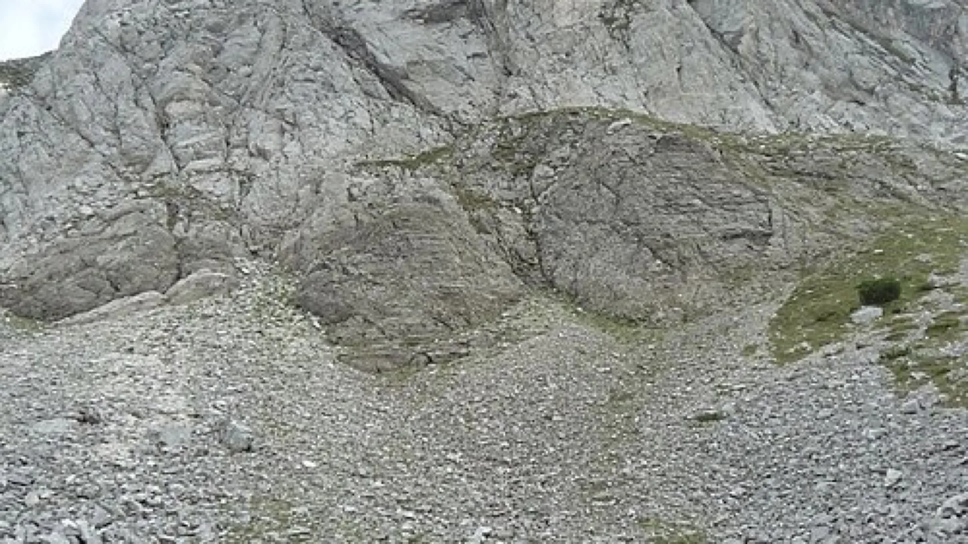 Sinanitsa Lake and Sinanitsa Hut