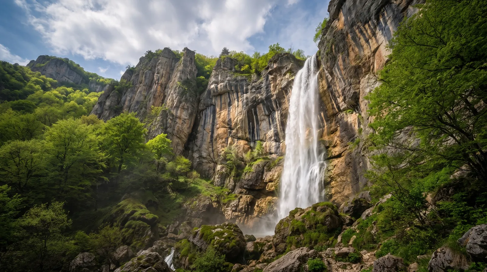 Skaklia Waterfall